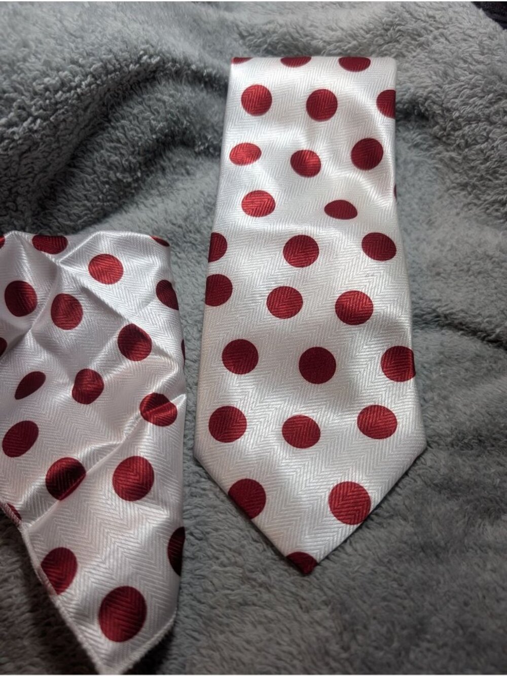 White & Red Polka Dot Glanno Tie and pocket square 100% Polyester Made In USA